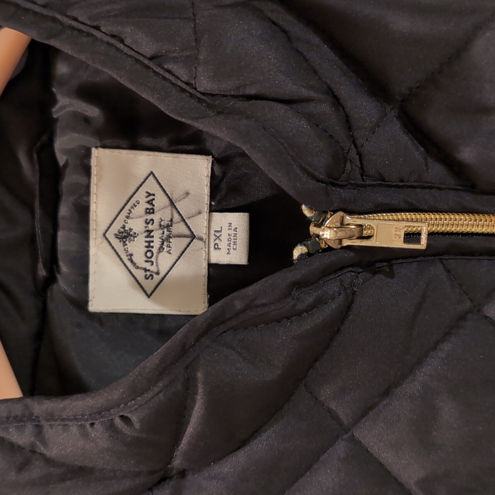 St John's Bay Puffer Zip-up Vest Black 2 Pockets Gold Snaps & Zipper SzPXL EUC - Picture 2 of 10